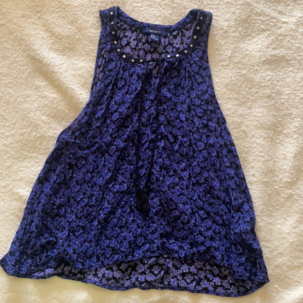 FOREVER21 purple & black flower top (size S)